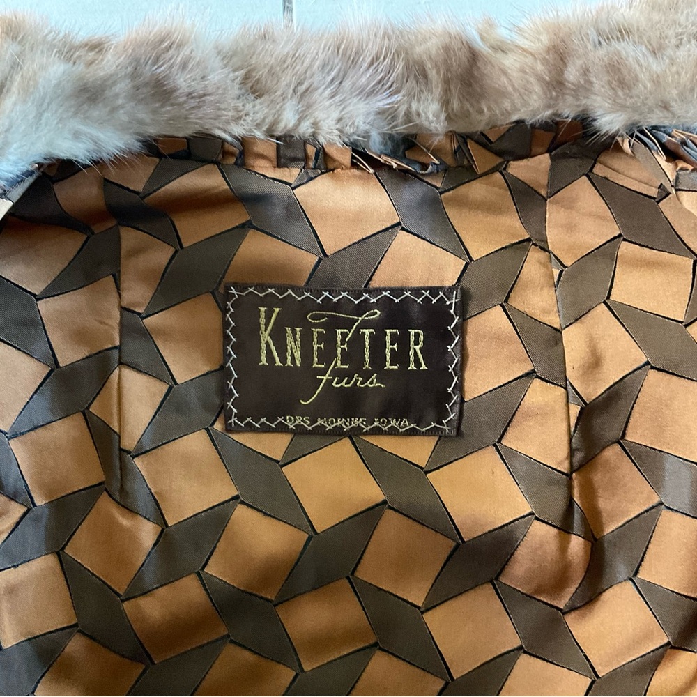Vintage Kneeter Furs Coat - Picture 2 of 13